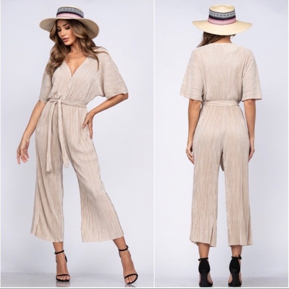 🍀LAST ONE🍀🎉HOST PICK🎉 Gorgeous champagne colored pleated summer jumpsuit - Picture 3 of 6